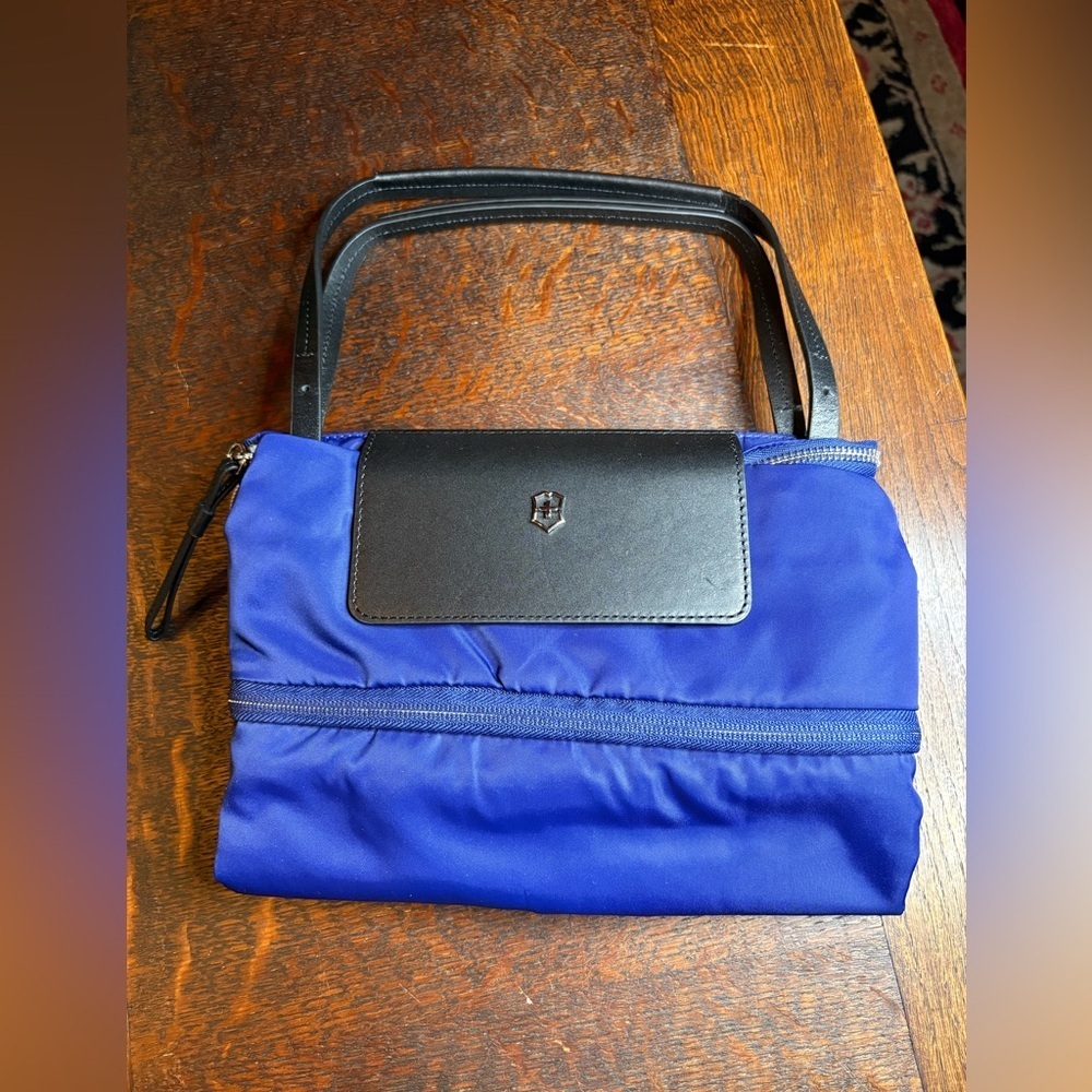 NWT Victorinox Victoria Aspire Expandable Foldable Tote - ‘Midnight Blue’ - Picture 2 of 8